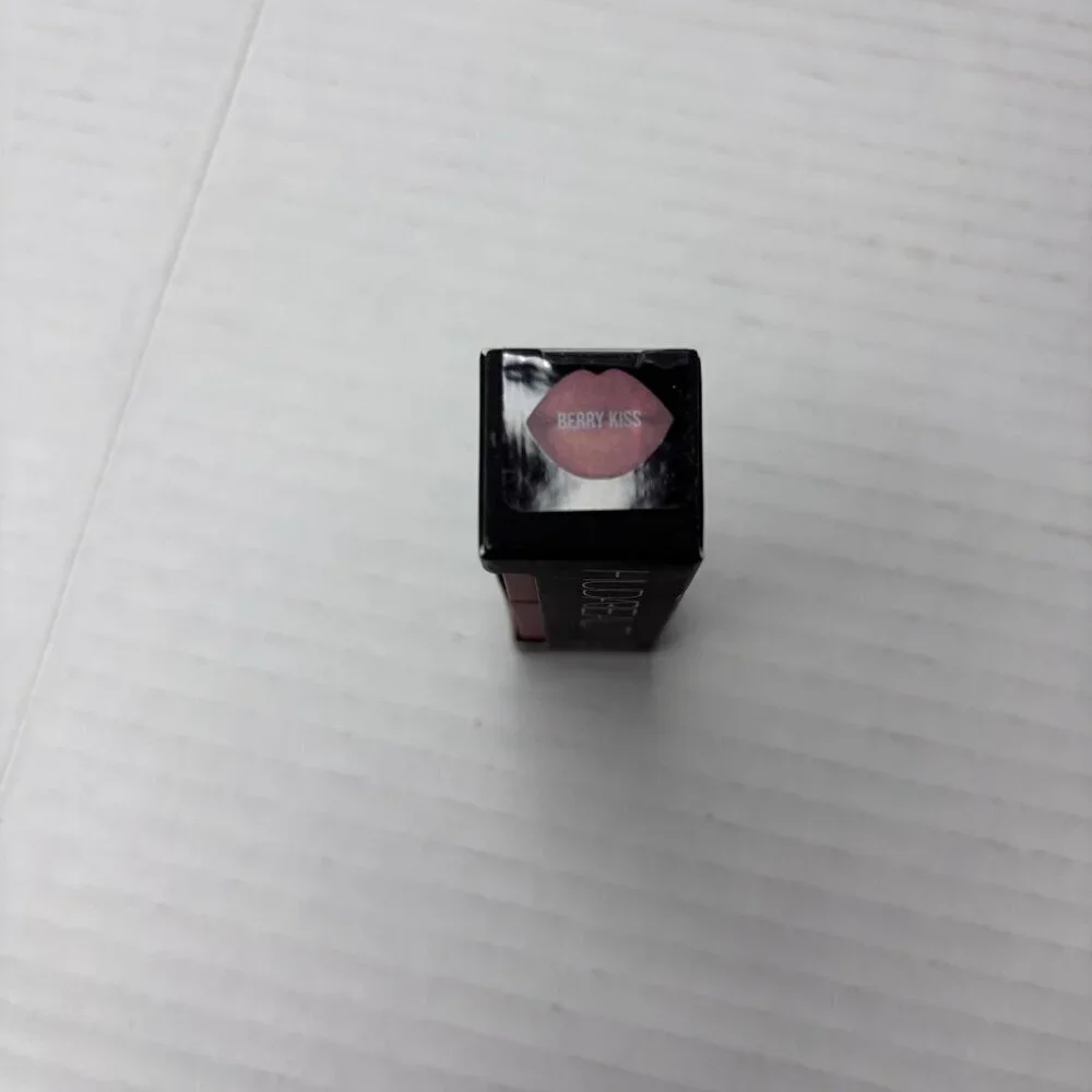 Price is firm New HUDA BEAUTY Lip Blush Creamy Lip & Cheek Stain